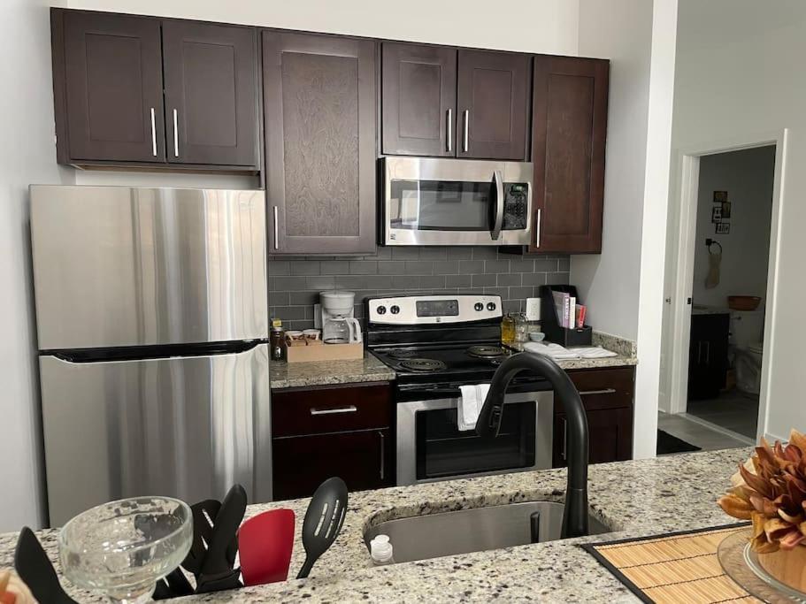 Cozy, High Rise, Large Studio Facing Downtown . Apartamento Baltimore Exterior foto